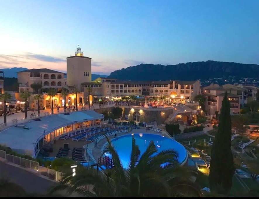 Village Cap Esterel, Piscine, Plage Saint-Raphael (Var) Exterior foto