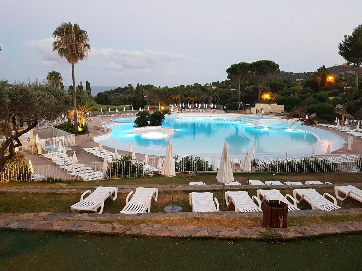 Village Cap Esterel, Piscine, Plage Saint-Raphael (Var) Exterior foto