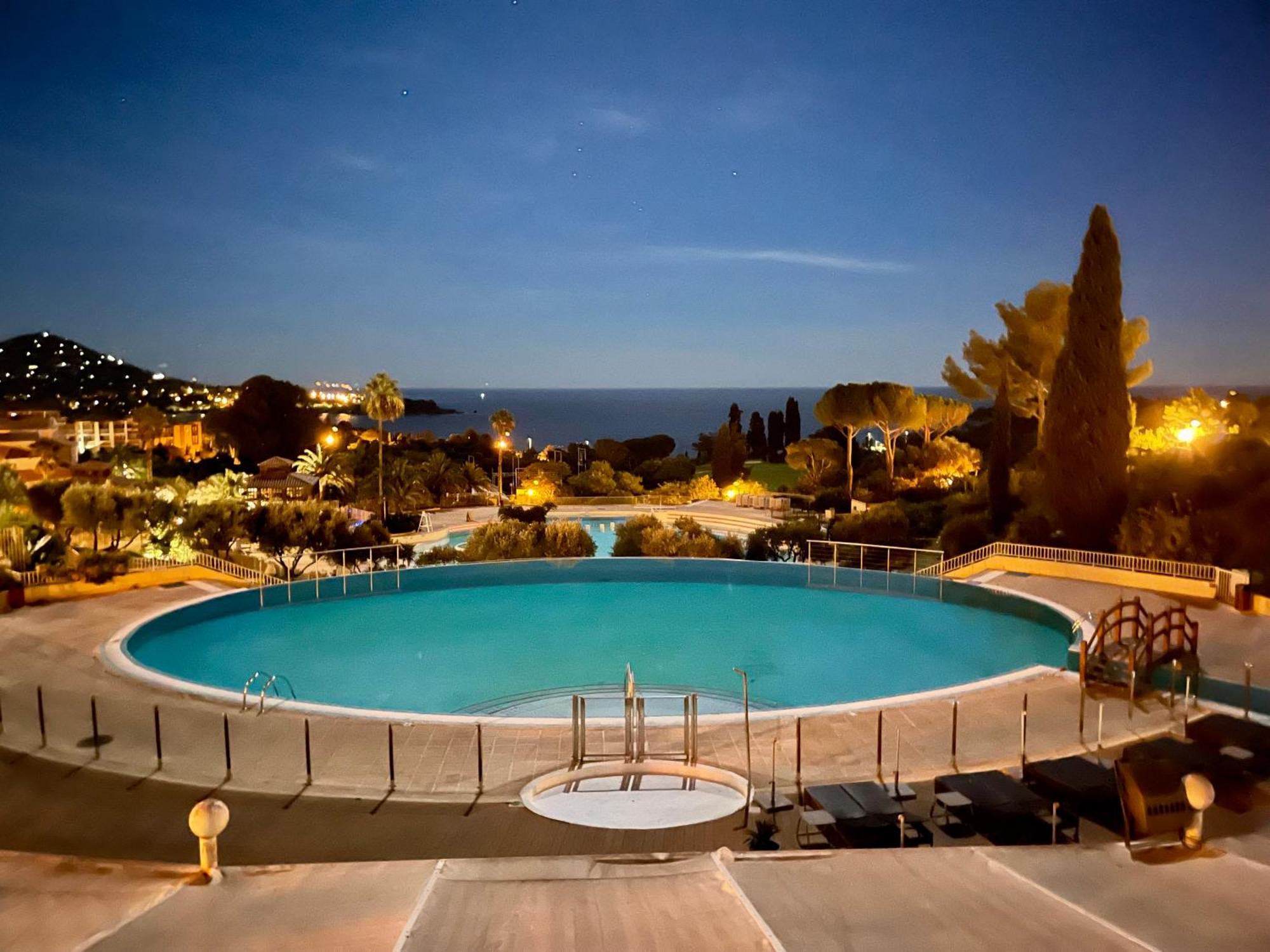Village Cap Esterel, Piscine, Plage Saint-Raphael (Var) Exterior foto