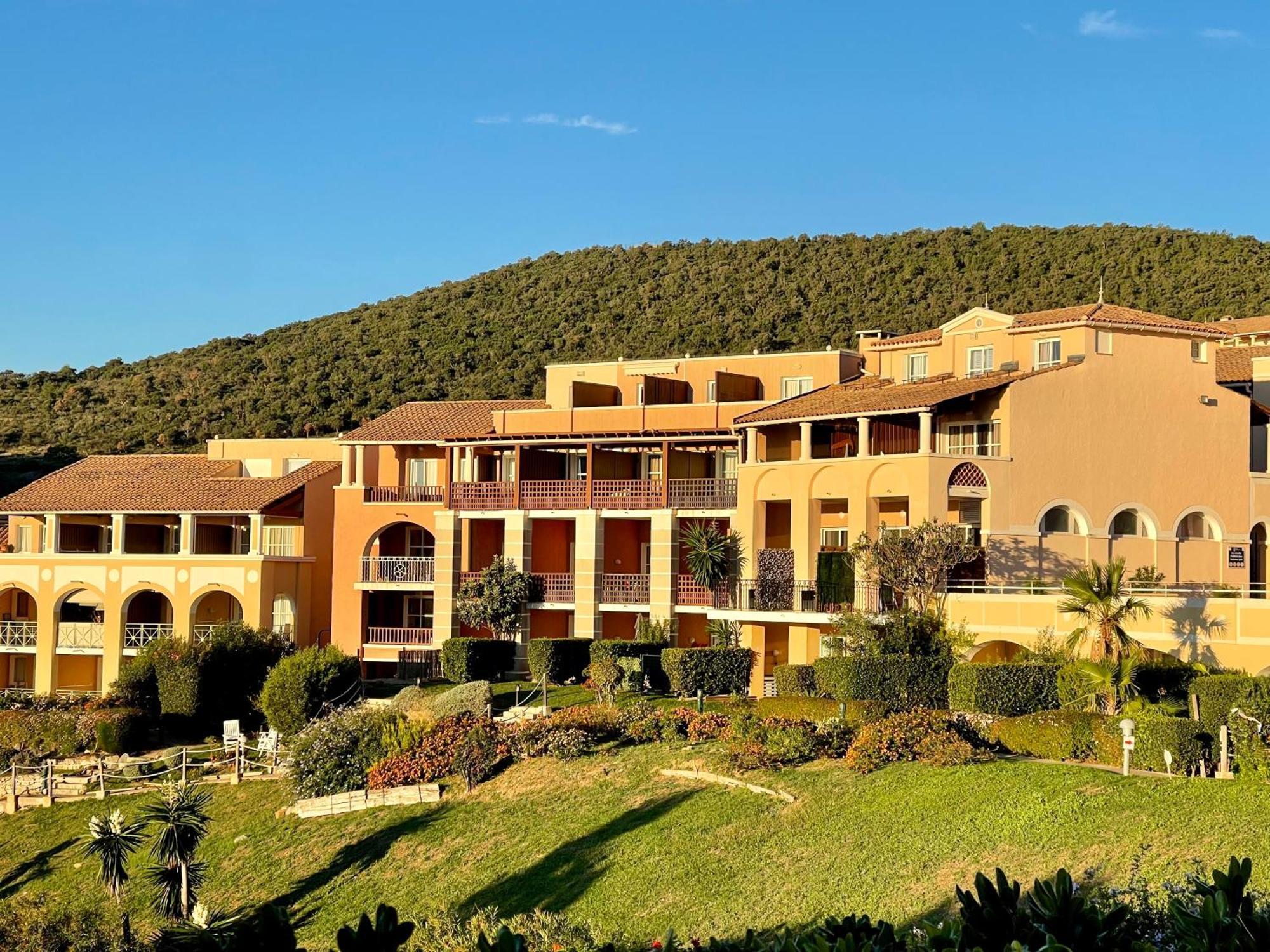 Village Cap Esterel, Piscine, Plage Saint-Raphael (Var) Exterior foto
